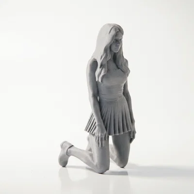 Mô hình tượng cô gái quỳ gối in 3D nghệ thuật