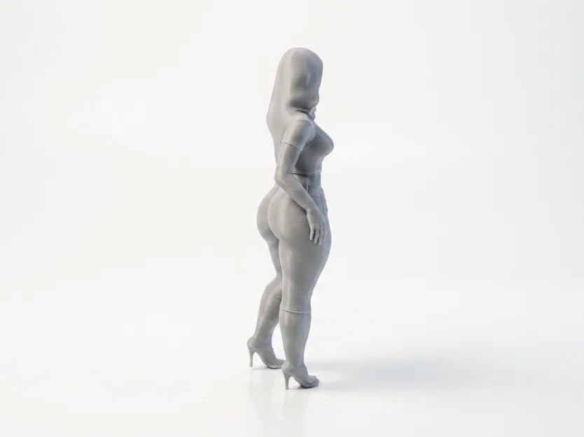 Mô hình 3D nhân vật nữ đang chỉnh quần short - Image 3