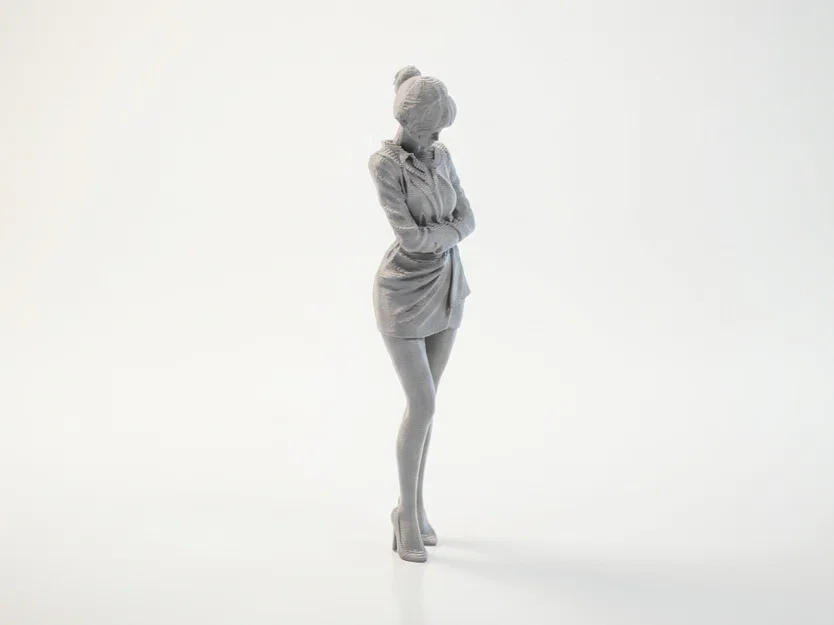 Mô hình 3D tượng quý cô khoanh tay thanh lịch - Image 1