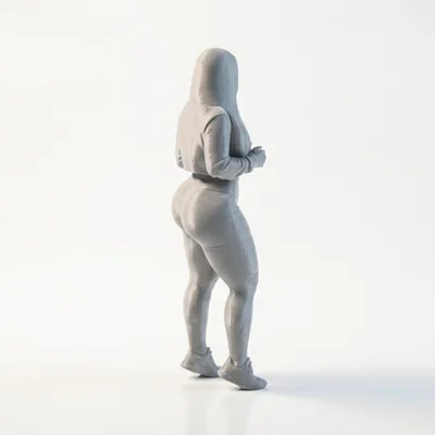 Mô hình tượng quý cô mặc áo khoác và quần short in 3D