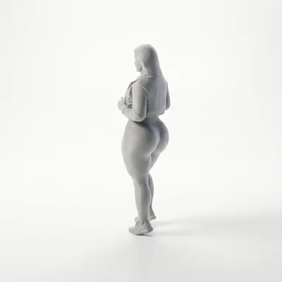 Mô hình tượng quý cô mặc áo khoác và quần short in 3D
