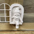 Tượng Chú Lùn Bên Cửa Sổ (Window Gnome) - Thumbnail 1