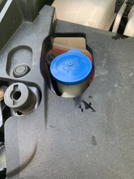 Phễu châm nước rửa kính tiện lợi cho Toyota Corolla E150 - Image 4