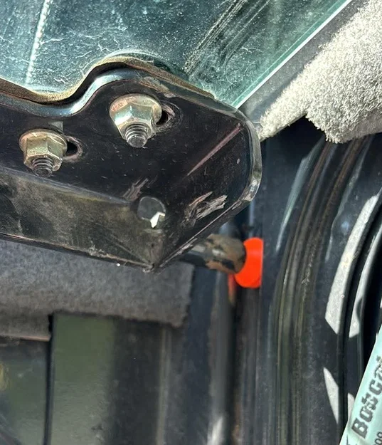 Con lăn cửa sổ trước cho xe đào - tương thích với cửa sổ trước Bobcat E50 - Image 1