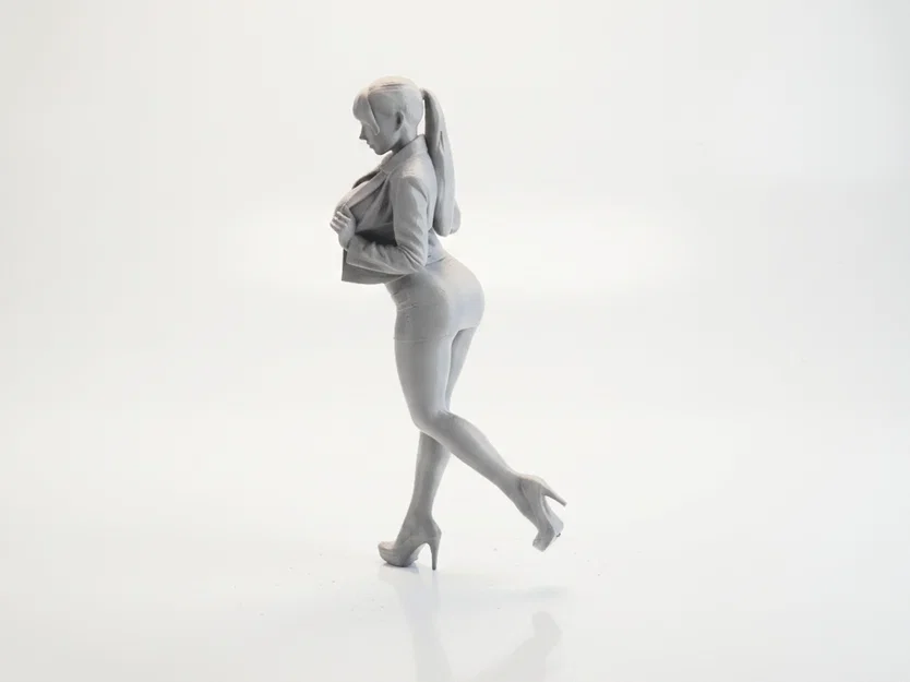 Mô hình tượng nữ 3D Lady Opening Jacket in 3D - Image 1