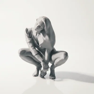 Mô hình 3D tượng nữ ngồi xổm đầy nghệ thuật