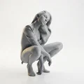 Mô hình 3D tượng nữ ngồi xổm đầy nghệ thuật - Thumbnail 2
