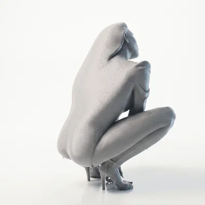 Mô hình 3D tượng nữ ngồi xổm đầy nghệ thuật