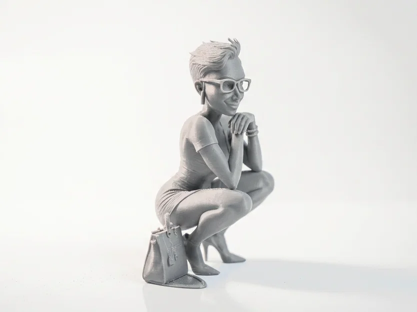 Mô hình 3D nhân vật nữ tạo dáng ngồi xổm phong cách - Image 2