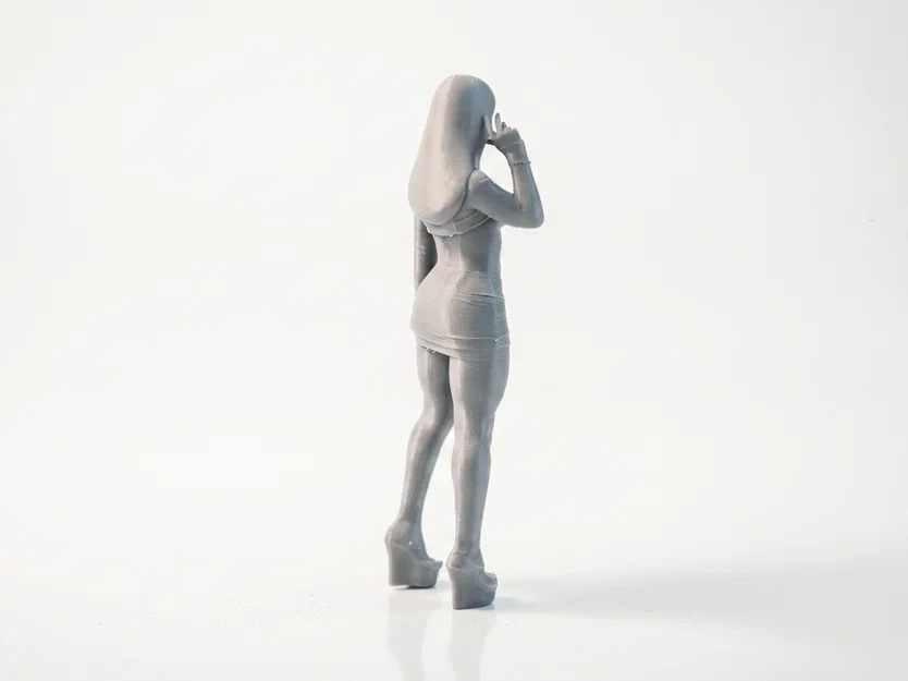 Mô hình Figurine Cô Gái Váy Ngắn In 3D Độc Đáo - Image 3