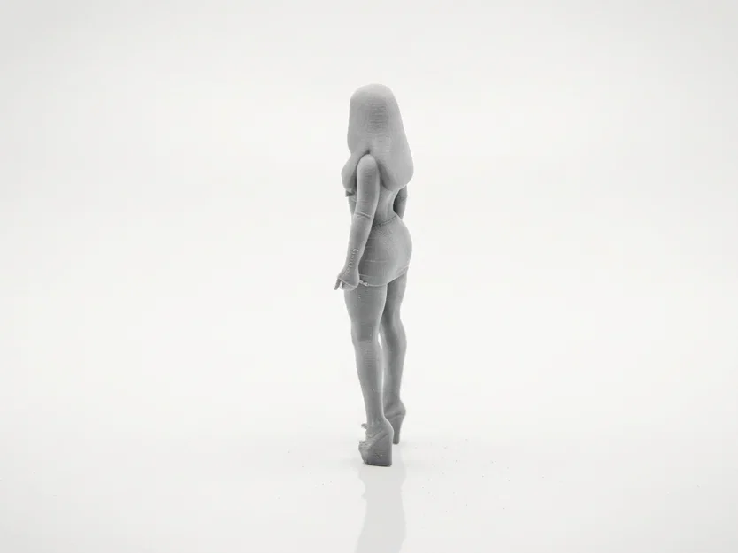 Mô hình Figurine Cô Gái Váy Ngắn In 3D Độc Đáo - Image 4