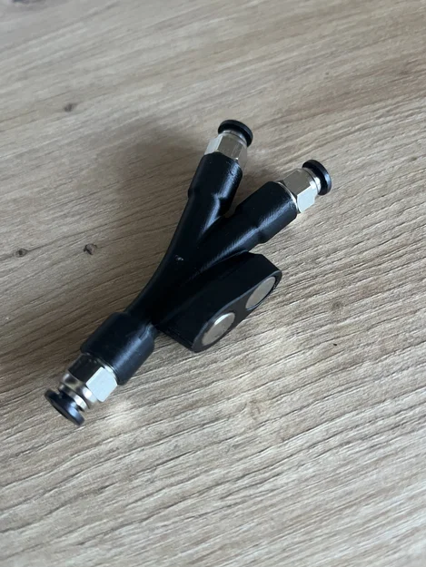 Y-Splitter cho Bambu Lab tích hợp nam châm gắn khung máy in - Image 1