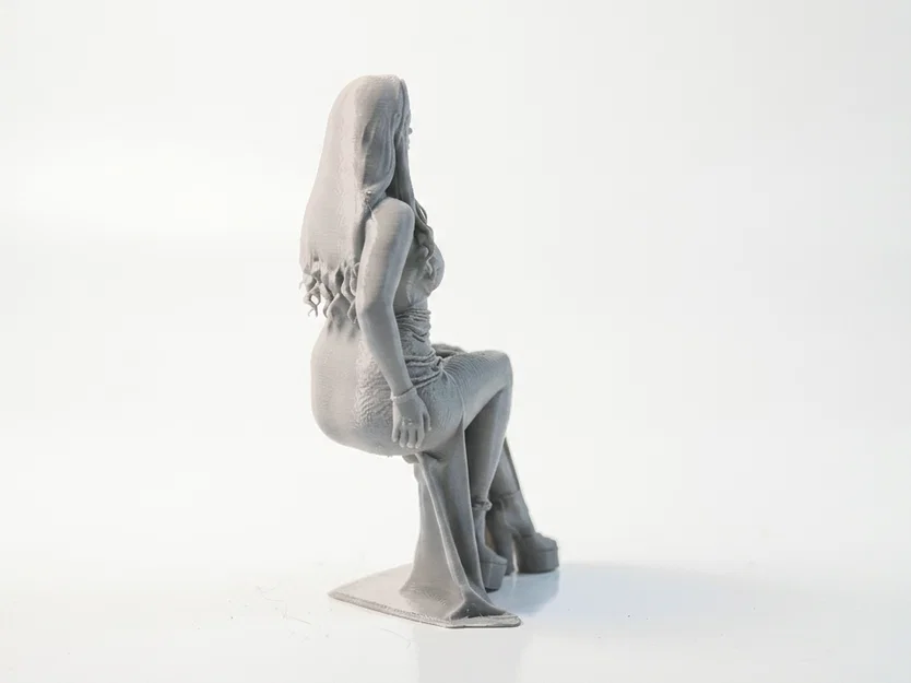 Mô hình 3D tượng người phụ nữ đang ngồi - Sat Lady Seated Woman Figurine - Image 3