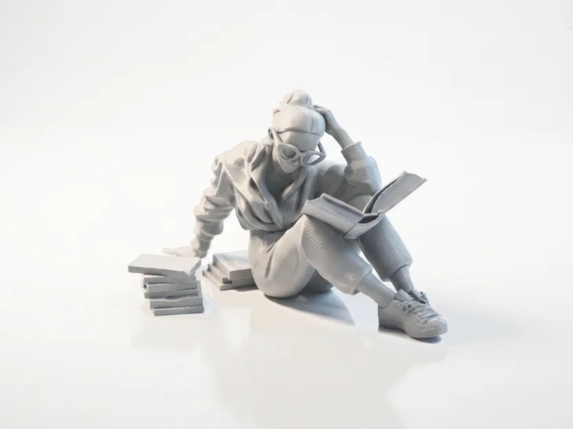 Mô hình 3D người phụ nữ ngồi đọc sách - Image 1