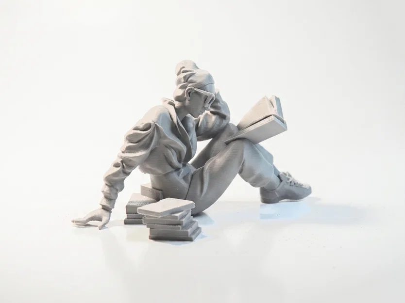 Mô hình 3D người phụ nữ ngồi đọc sách - Image 2