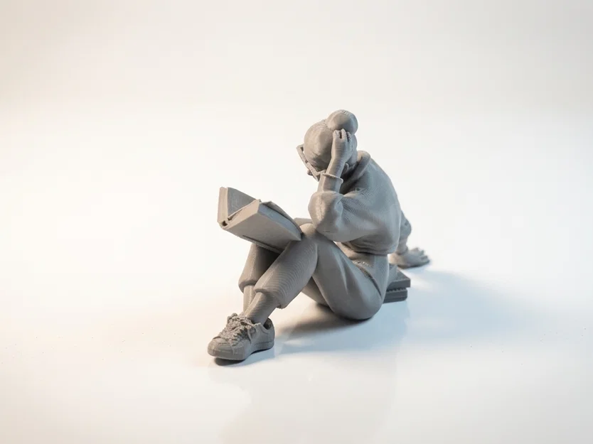 Mô hình 3D người phụ nữ ngồi đọc sách - Image 4