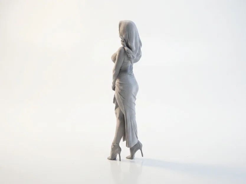 Tượng Nữ Nhân Đội Mũ Trùm Đầu Thanh Lịch In 3D - Image 1
