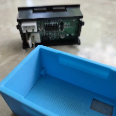 Vỏ case đơn giản cho đồng hồ đo điện áp và dòng điện