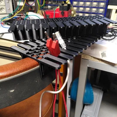 Giá treo cáp cho vách ngăn bàn làm việc (Cubicle wall cable rake)