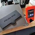 Nắp khay đựng rác nhựa Prusa Mini+ – Bản remix vừa vặn hơn kèm tay cầm tiện lợi - Thumbnail 1