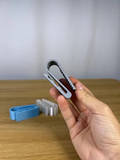 Kẹp Gài Kính Mát Cho Tấm Che Nắng Xe Hơi - Image 5
