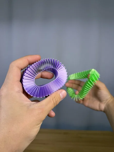 Vòng Fidget Co Giãn Mềm Dẻo (Flexible Squishy Fidget Loop) - Image 4