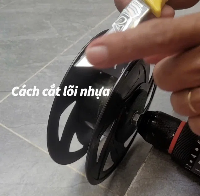 Jig hỗ trợ cắt lõi nhựa Filament tiện lợi cho máy in 3D - Image 3