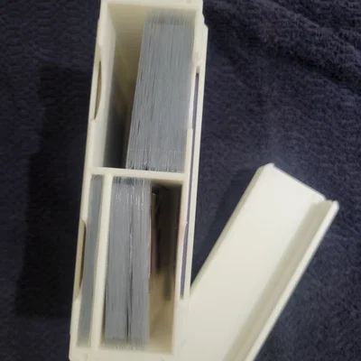 Hộp Đựng Bài EDH Kèm Khung Trưng Bày Commander