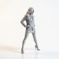 Mô hình tượng 3D cô nàng công sở tư thế anh hùng - Thumbnail 2