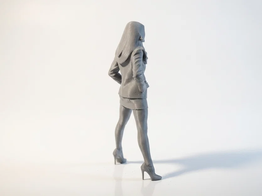 Mô hình tượng 3D cô nàng công sở tư thế anh hùng - Image 3