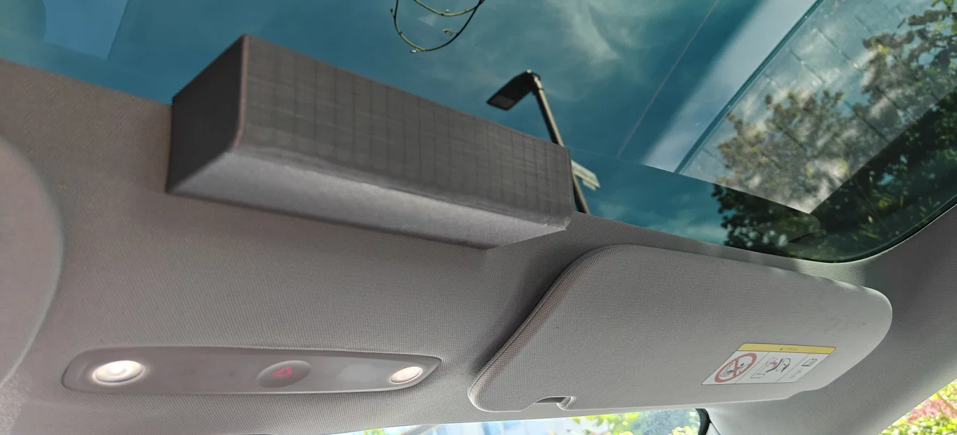 Giá đỡ kính mắt cho xe Tesla - Image 1