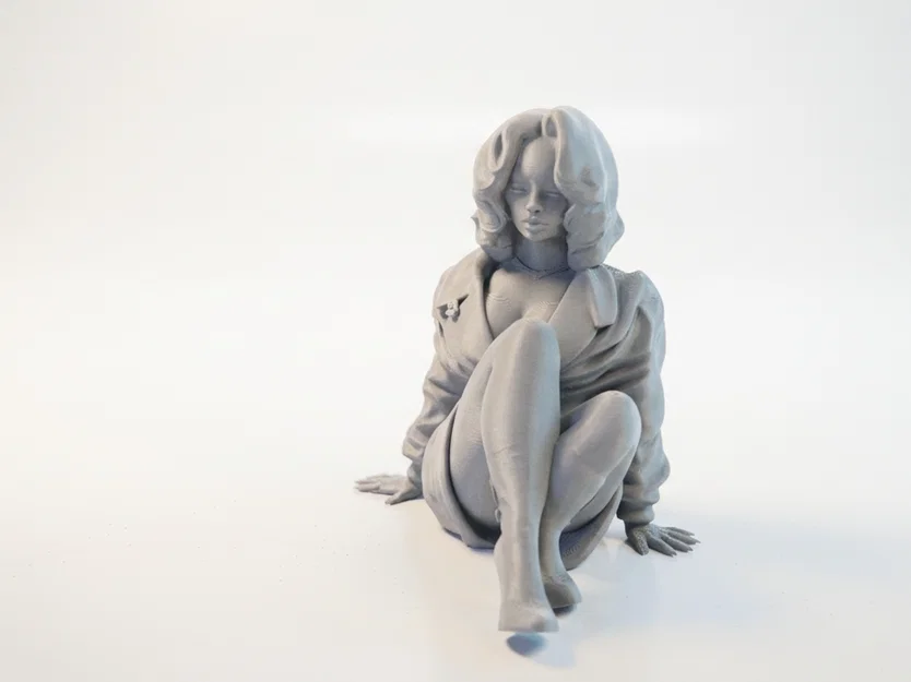 Tượng Nữ Ngồi Nghệ Thuật - Mẫu In 3D Sắc Sảo - Image 1