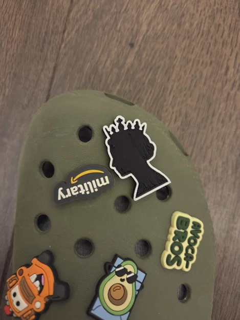 Jibbit Croc Charm Hình Bóng Nữ Hoàng Elizabeth II - Image 1