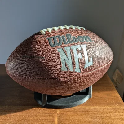 Giá đỡ quả bóng bầu dục (American Football Holder) thiết kế tối giản