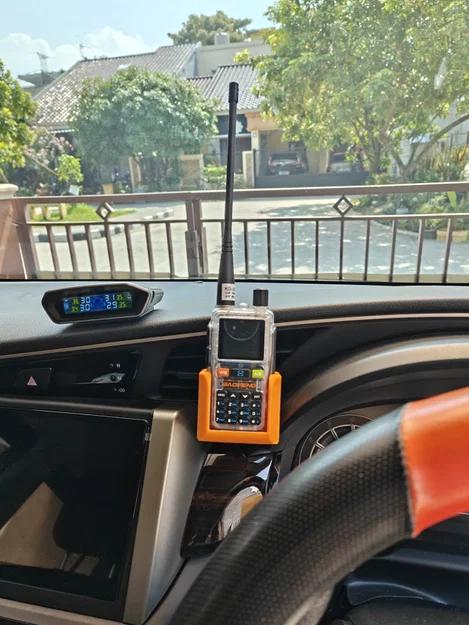 Giá đỡ Baofeng UV-5R mini cho ô tô - Image 1