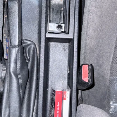 Giá để lon nước / Giá để băng cassette cho BMW E36
