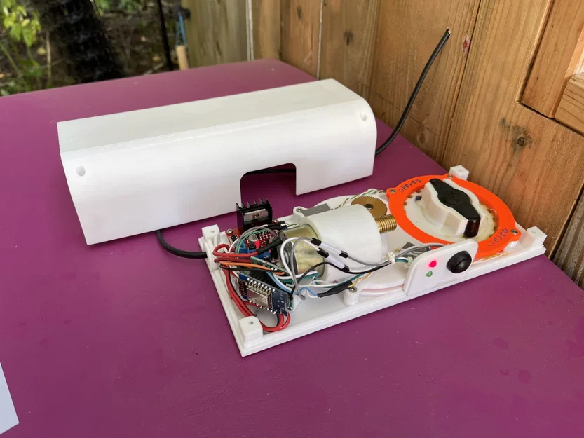 Chicken Door Automation for Omlet (Hệ thống cửa tự động cho chuồng gà Omlet) - Image 1