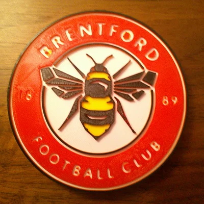 Logo Brentford F.C. in 3D đa màu dùng làm đế lót ly hoặc trang trí