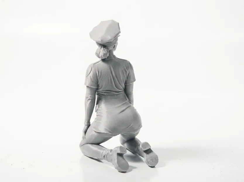 Mô hình sĩ quan cảnh sát quỳ gối 3D in ấn được - Image 3