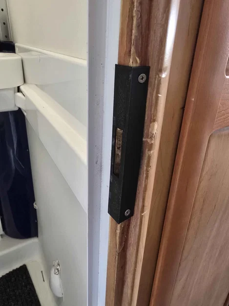 Miếng chốt cửa (Striker Plate) thay thế cho xe cắm trại Hymer B544 - Image 1