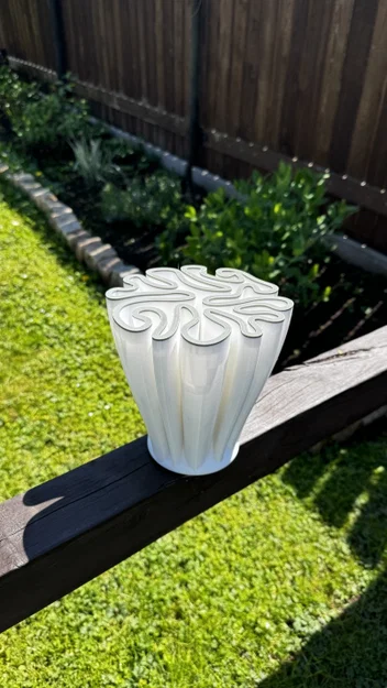 Bình hoa chia ngăn (Segmented vase) - Image 1
