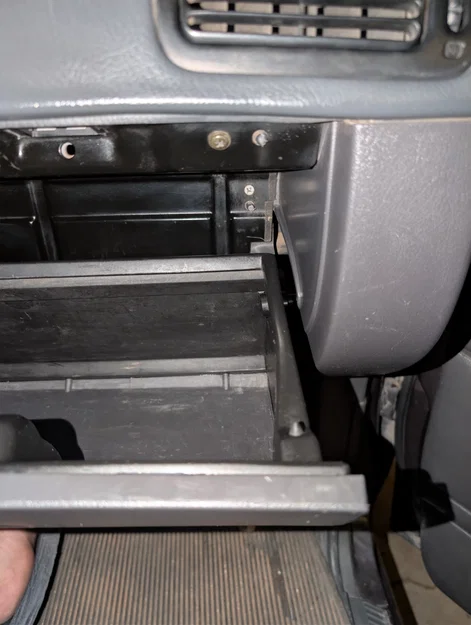 Chốt đỡ hộc đựng đồ (Glove Box Pin) cho xe Nissan D21 - Image 5