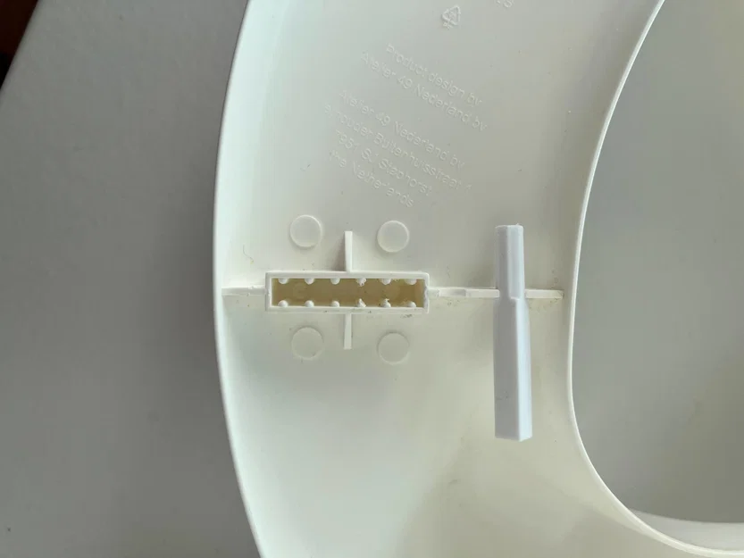 Chốt khóa cố định bệ ngồi toilet cho trẻ em - Image 3