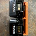 Giá đỡ đôi cho pin RIDGID 18V có độ vát - Thumbnail 6