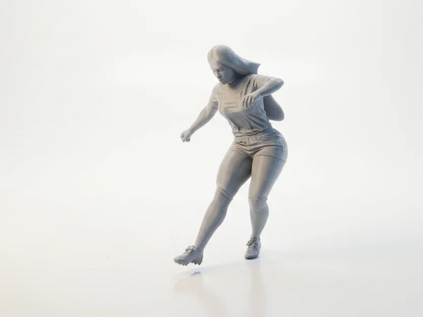 Mô hình 3D nữ vận động viên bóng đá đầy năng động - Image 1