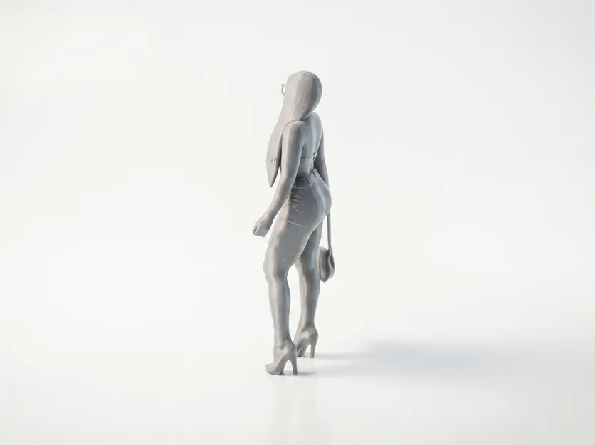 Mô hình 3D Quý Cô Đeo Kính Cầm Túi Xách (File in 3D) - Image 4