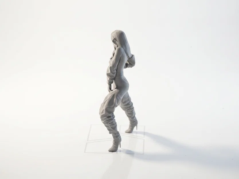 Mô Hình Tượng Nữ Đi Bốt Cao Cổ Đeo Kính Sành Điệu - Bản In 3D - Image 4