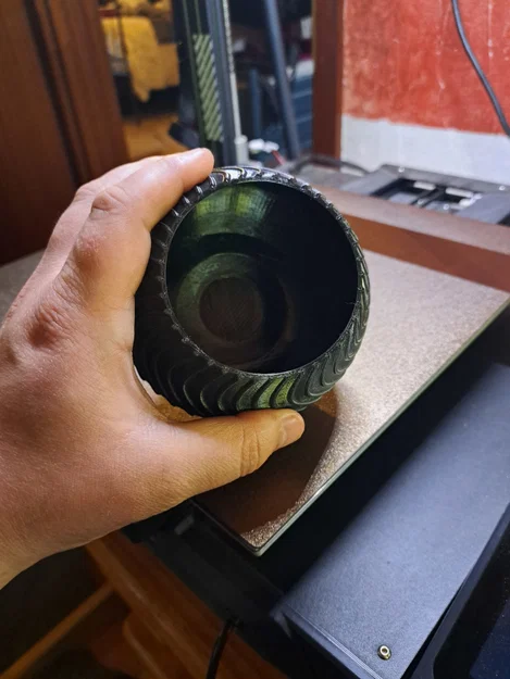 Chậu cây Spiral Ridge với họa tiết đường gân nổi - Image 2