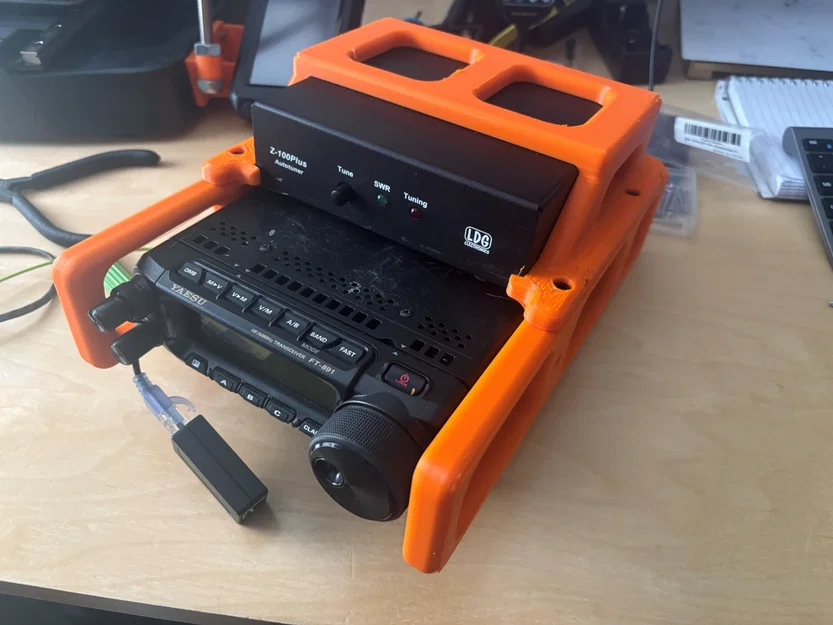 Khung giá đỡ Yaesu FT-891 và LDG Z-100Plus: Gọn gàng, chắc chắn - Image 1