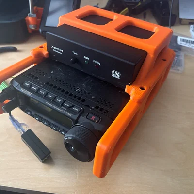 Khung giá đỡ Yaesu FT-891 và LDG Z-100Plus: Gọn gàng, chắc chắn